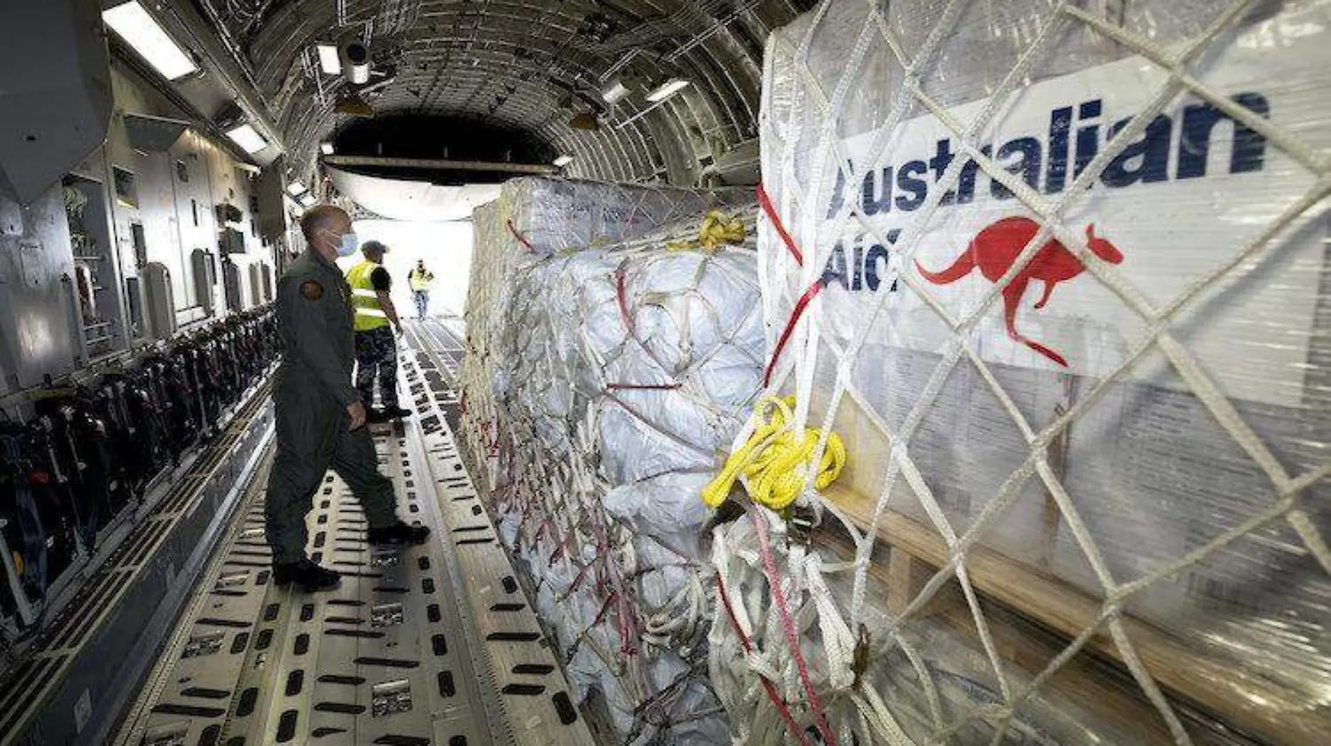 Movilizan equipo y suministros hacia Tonga a una semana de la erupción volcánica